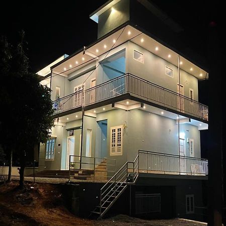 The Karlyle Homestay Vaduvanchal Exteriör bild