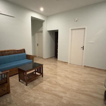 The Karlyle Homestay Vaduvanchal Exteriör bild