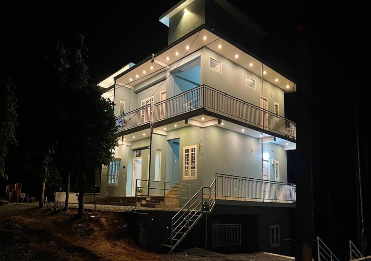 The Karlyle Homestay Vaduvanchal Exteriör bild